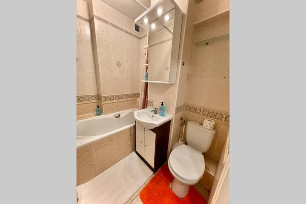 Orange Metro Fast Wifi 1Gbs Big Tv Hbo Appletv Apartment Warsaw Exterior photo