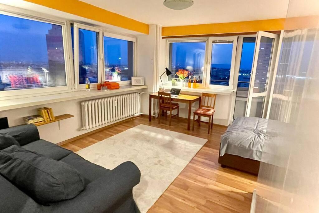 Orange Metro Fast Wifi 1Gbs Big Tv Hbo Appletv Apartment Warsaw Exterior photo