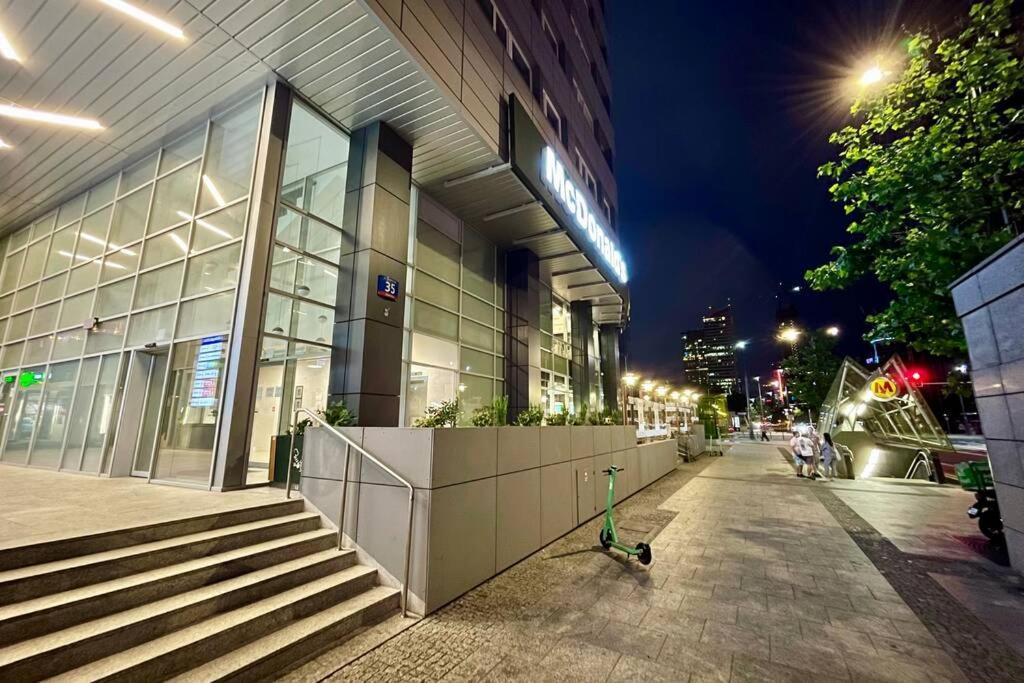Orange Metro Fast Wifi 1Gbs Big Tv Hbo Appletv Apartment Warsaw Exterior photo